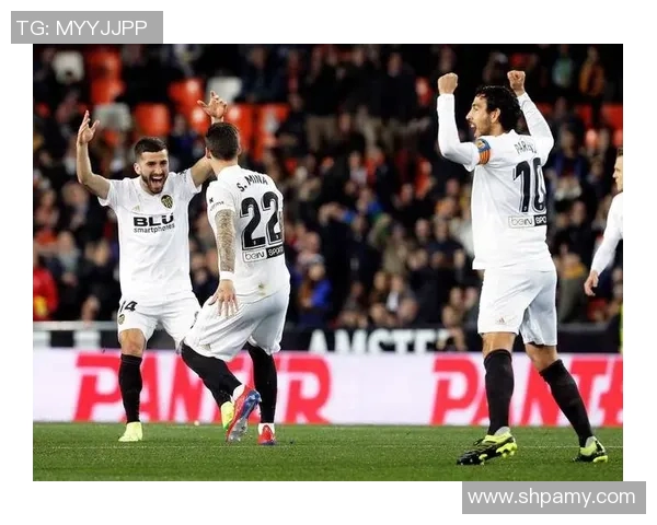 毕尔巴鄂竞技主场大胜瓦伦西亚，全队庆祝进球瞬间走红