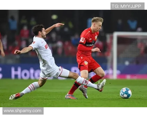 德甲争霸赛激烈进行,火爆对决引无数球迷狂热支持 德甲争霸赛激烈进行,火爆对决引无数球迷狂热支持