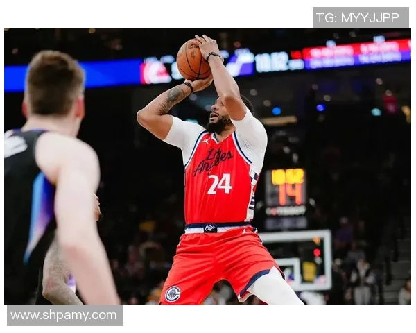 快船全队三分球命中率低迷,不敌尼克斯 快船全队三分球命中率低迷,不敌尼克斯