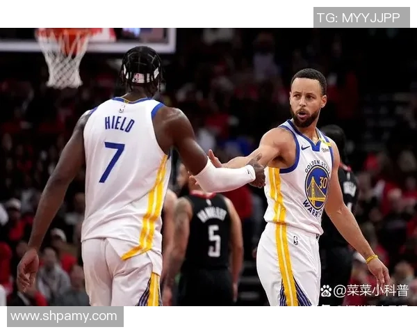 勇士再胜火箭，库里再砍50+进入史诗级别